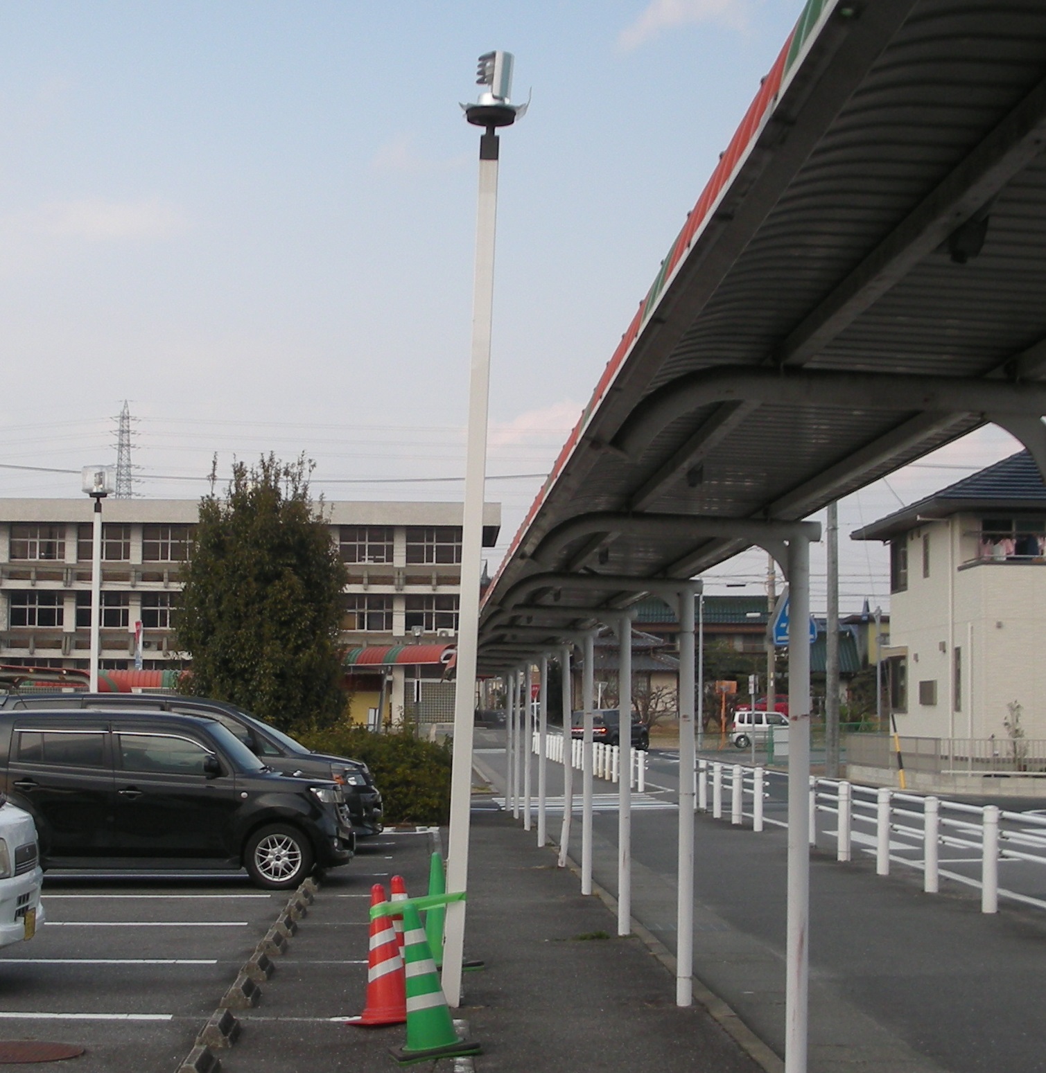 駐車場外灯が破損したので応急処置です 岡崎市の電気工事は はらでんレスキュー 原田電工社